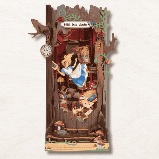 un book nook représentant Alice du livre alice aux pays des merveilles.