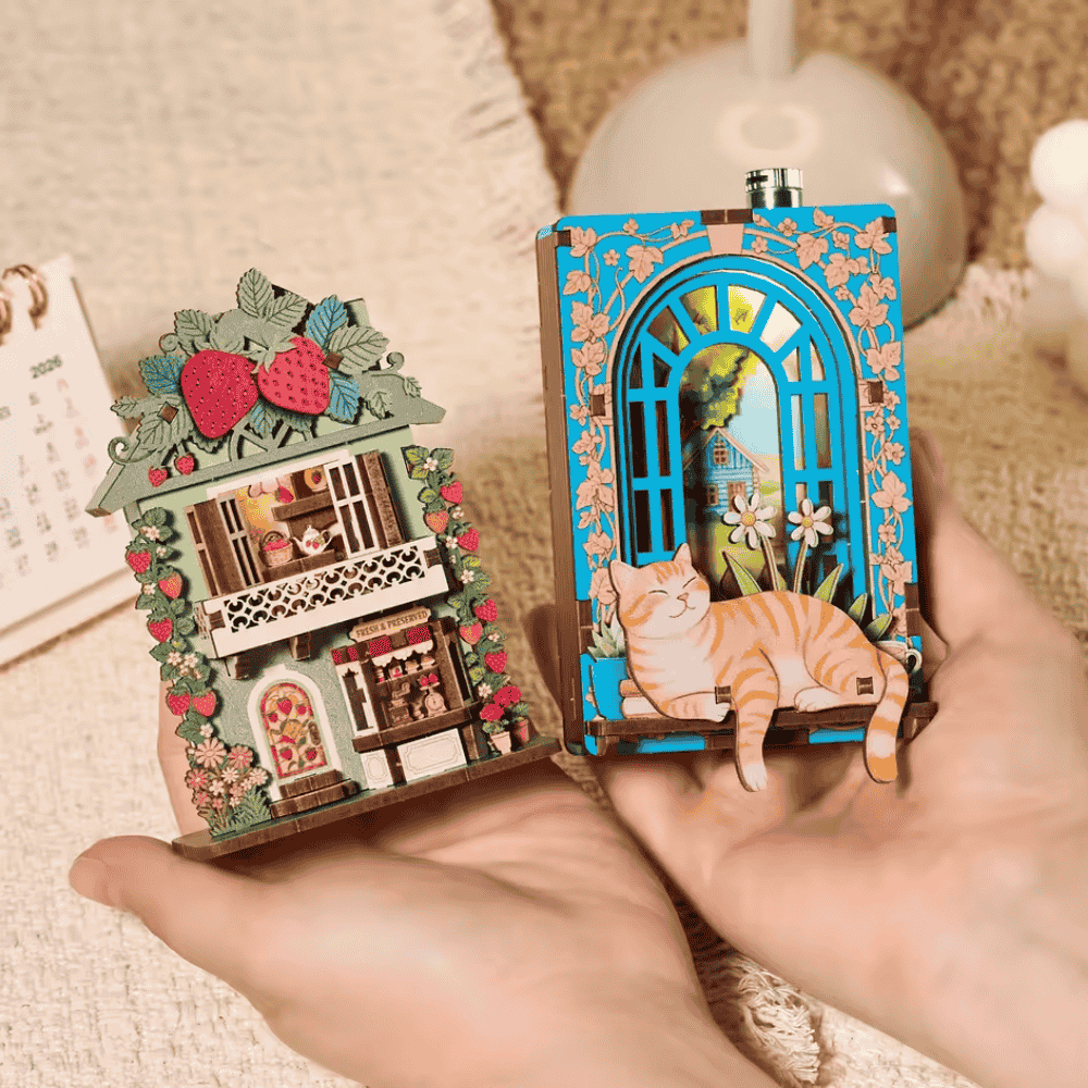 Mini Book Nook Magnet : Chat