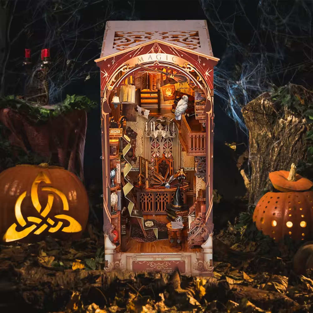 un book nook représentant une école magique comme dans harry Potter avec la chouette.
