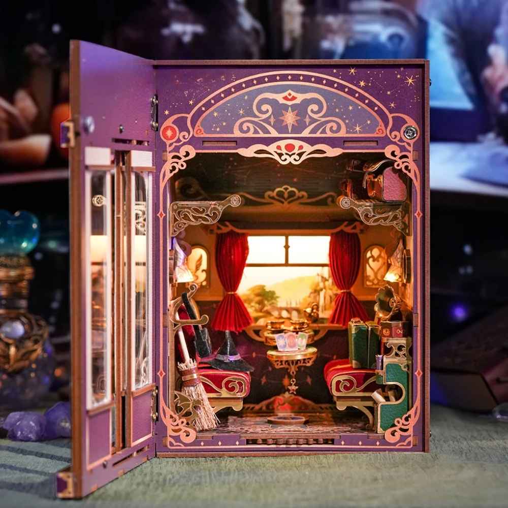 Infinity Train Cabin Book Nook : Sorcier