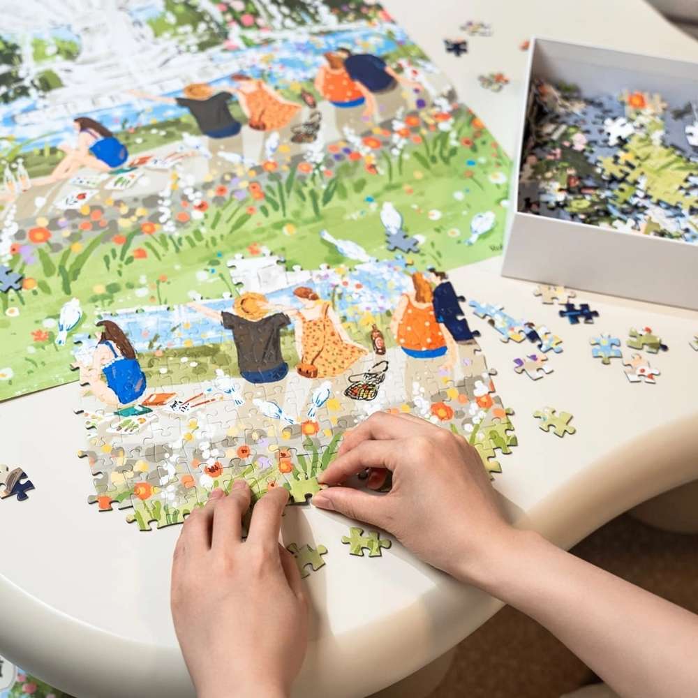 Puzzle 1000 pièces Fontaine de l'après-midi assemblé complet — jardin fleuri avec fontaine élégante au centre