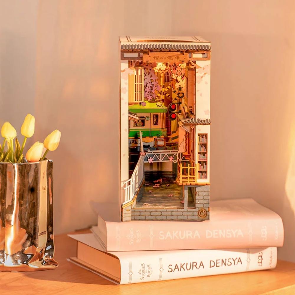 Book Nook Train Japonais