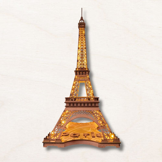 maquette en bois en forme de tour eiffel 