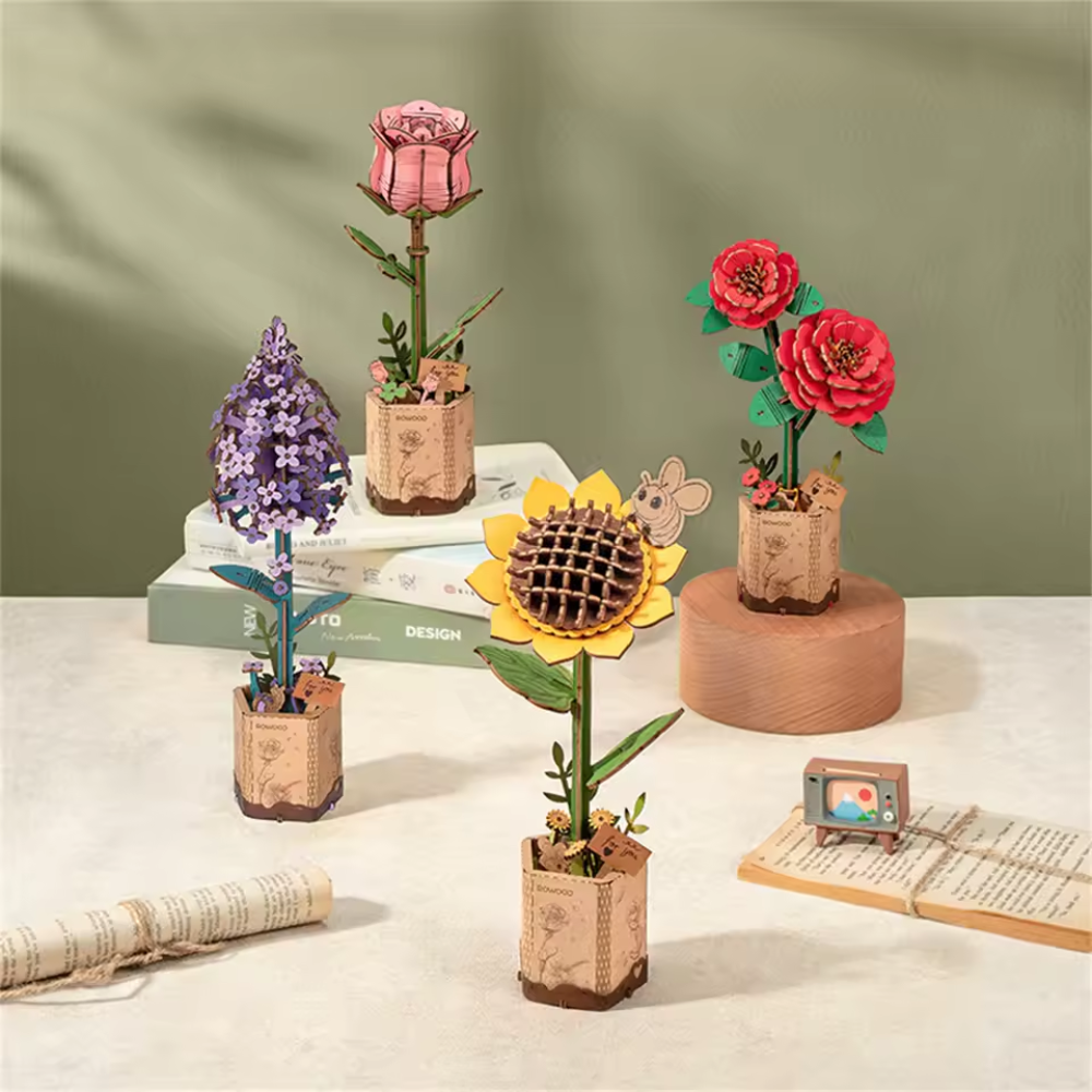 des fleurs en maquette en bois : tournesol, rose, lila