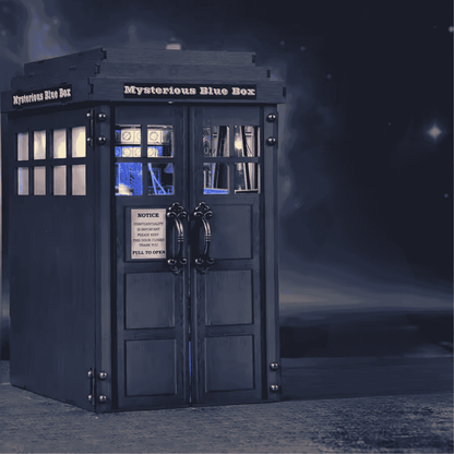 maquette en bois de la mysterious blue box de la serie doctor who 