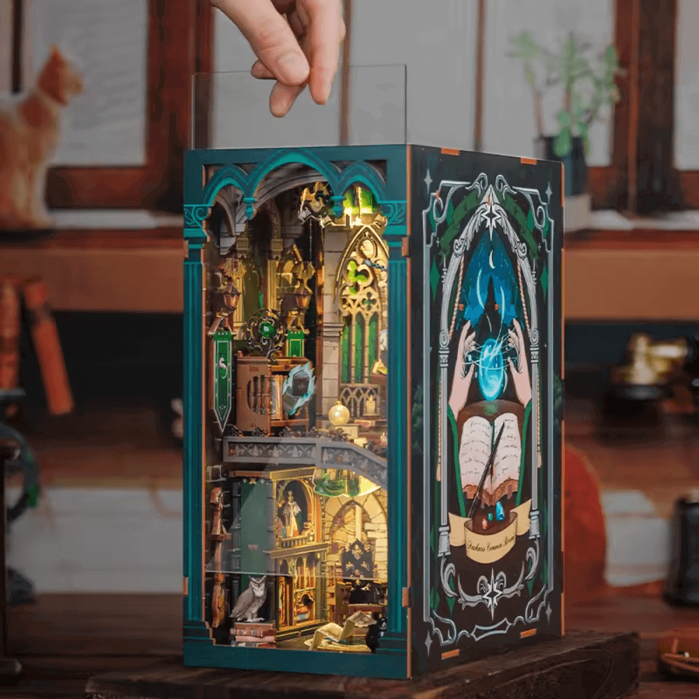 une maquette en bois style harryy potter, serpentard