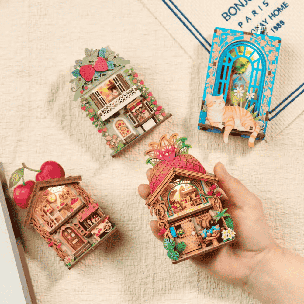 Mini Book Nook Magnet : ananas