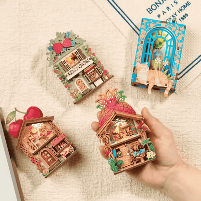 Mini Book Nook Magnet : ananas