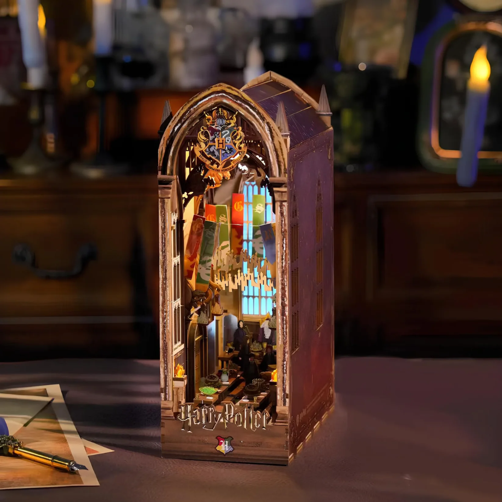 book nook harry potter école des sorciers poudlard salle classe rogue bannières 4 maisons éclairage LED